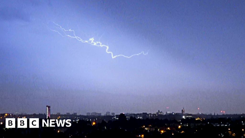 Thunderstorms begin in the UK after heatwave