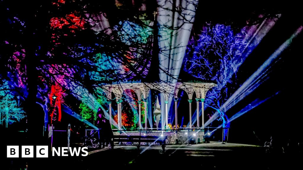 Leazes Park Northern Light trail attracts 100,000 visitors - BBC News