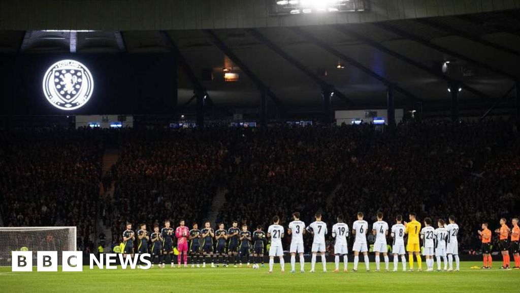 Scotland fans pay tribute to Alex Salmond with minute’s applause