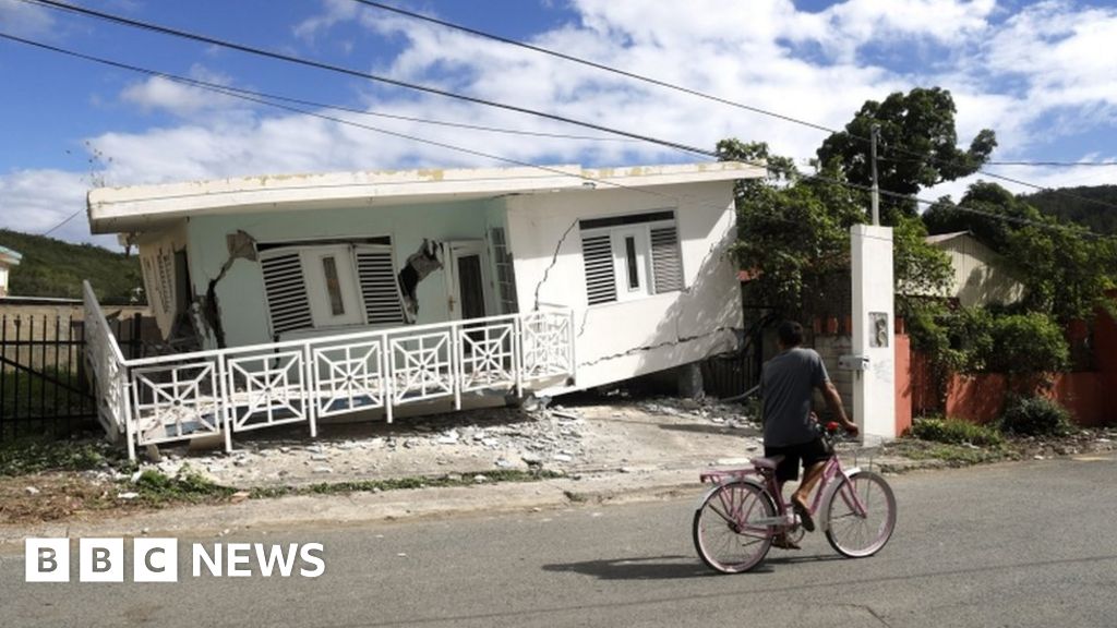 Puerto Rico earthquake: Punta Ventana collapses, such as powerful shaking hits