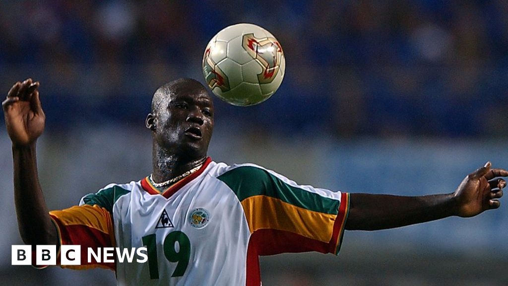 Heroic Senegal Players Pay Tribute to the Late Papa Diop After Reaching  World Cup Round of 16