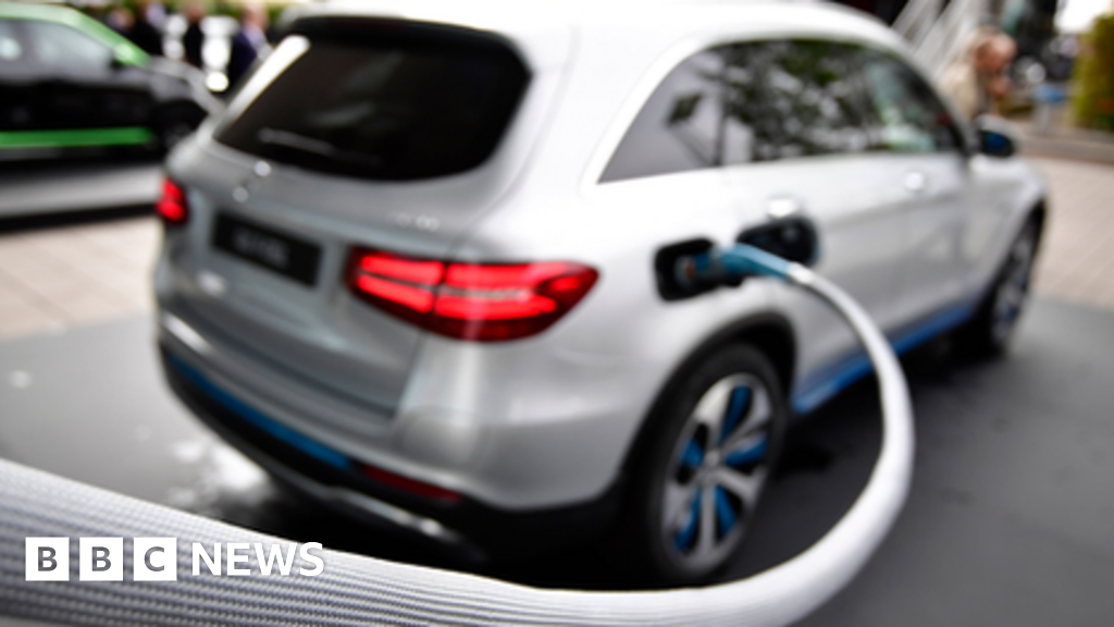 Climate change: 'Bath sponge' breakthrough could boost cleaner cars - BBC N