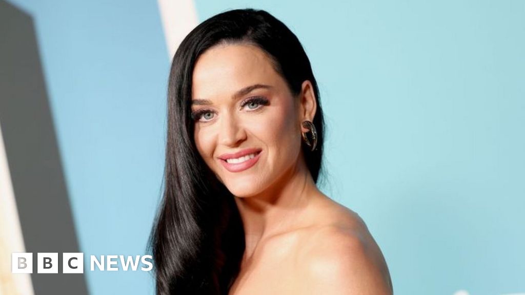 Met Gala: Katy Perry says mum conned by fake AI pic