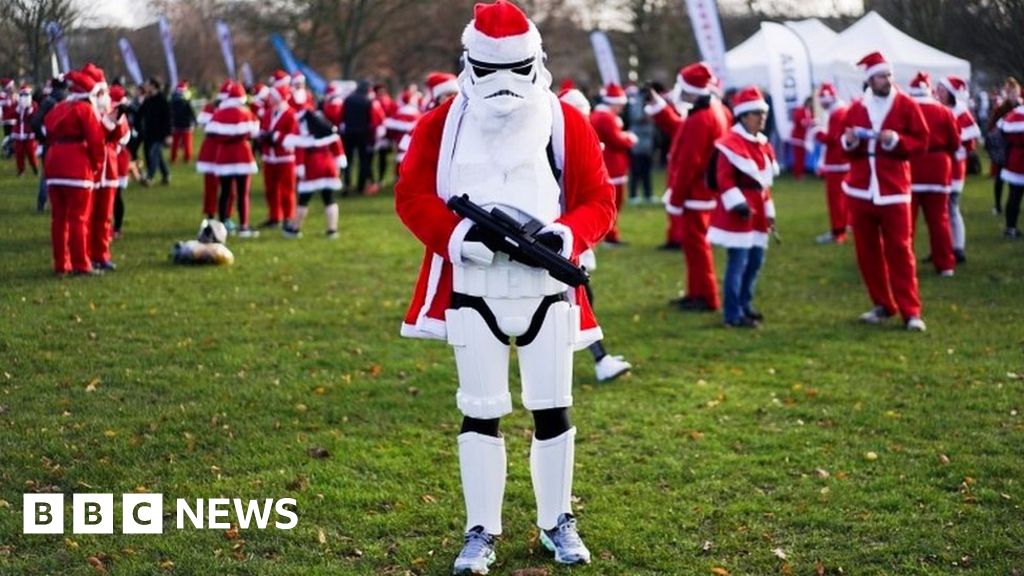 London Santa Run: Thousands of runners raise money for charity thumbnail