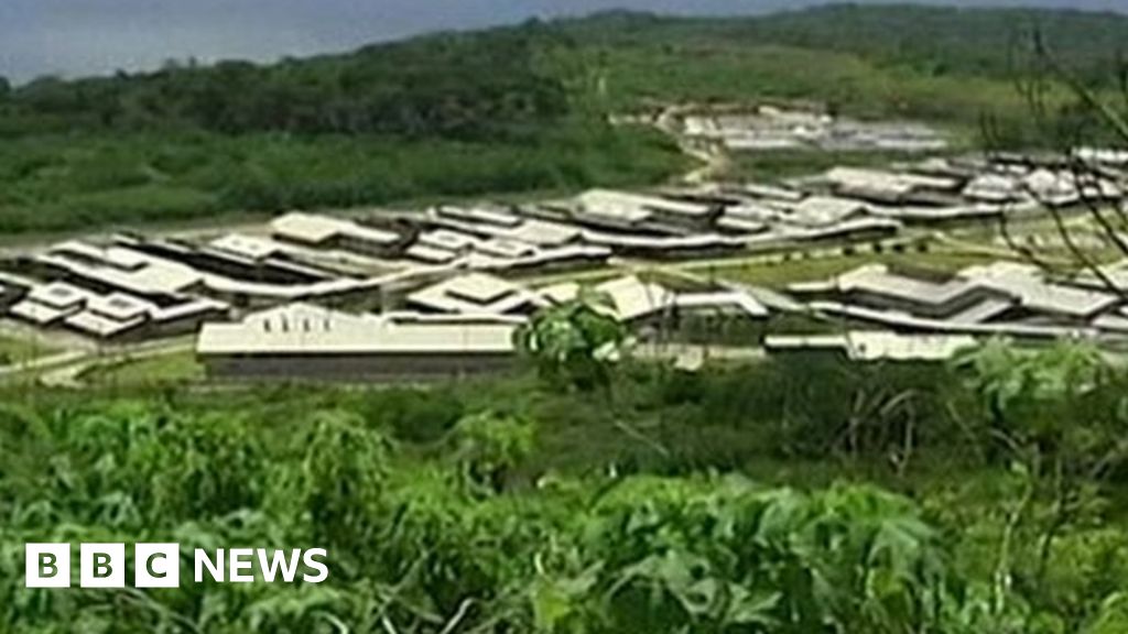 Australia migrants 'Disturbance' at Christmas Island detention centre