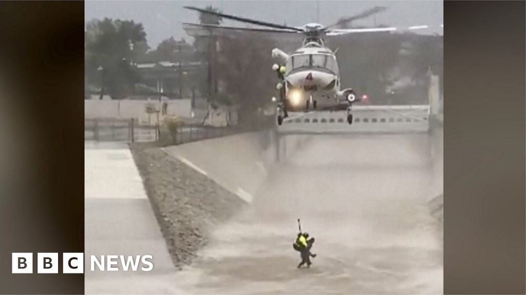 Los Angeles: Helicopter crew rescues man from surging river