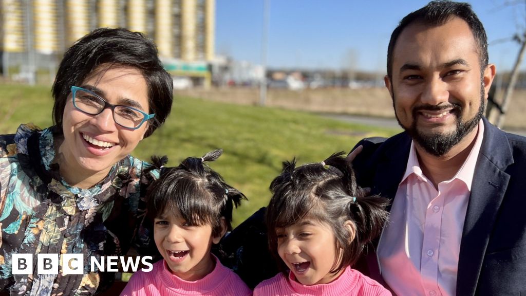 Luton mum gave birth to twins while in a coma due to Covid-19 - BBC News