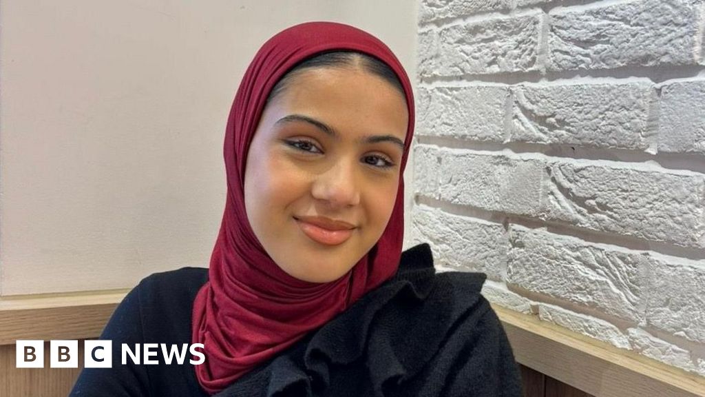 'I've applied for more than 400 roles' - how young people are facing the job shortage
