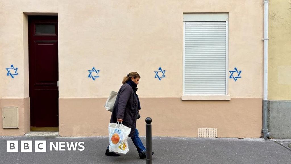 Френската полиция смята че кампания за графити включваща шаблони със