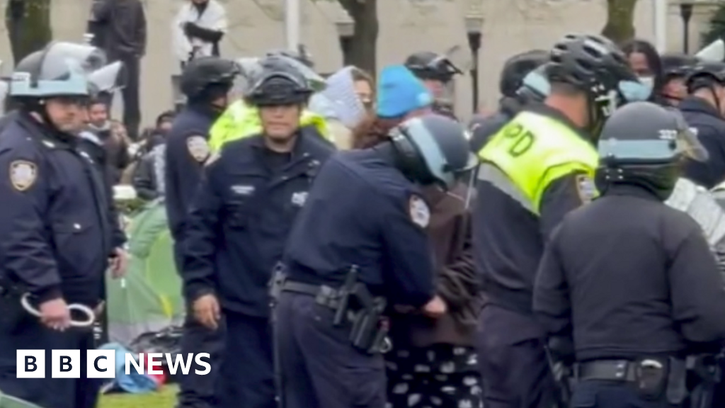 
                            Columbia university: Dozens of students arrested as police clear Gaza protest camp