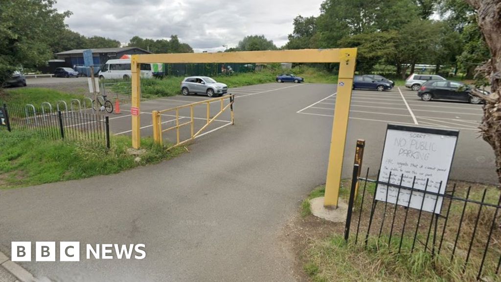 Row over boat club Meadow Lane car park in Cowley