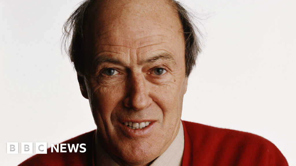 Roald Dahl: Original books to be printed by Penguin following criticism