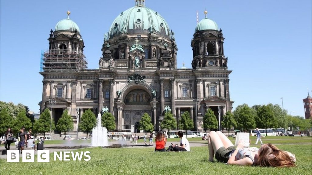 'Shooting incident' at Berlin Cathedral - BBC News