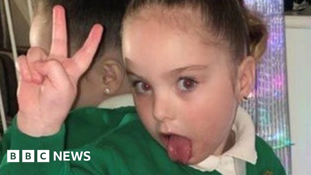 Girl, three, killed in wrong-way M6 crash, say police - BBC