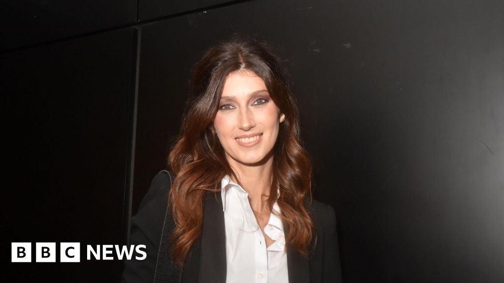 Romance Scam Victim Travels 700km to 'Marry' French Beauty Queen