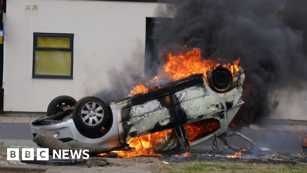'Gangs and unrest' behind rise in vehicle fires