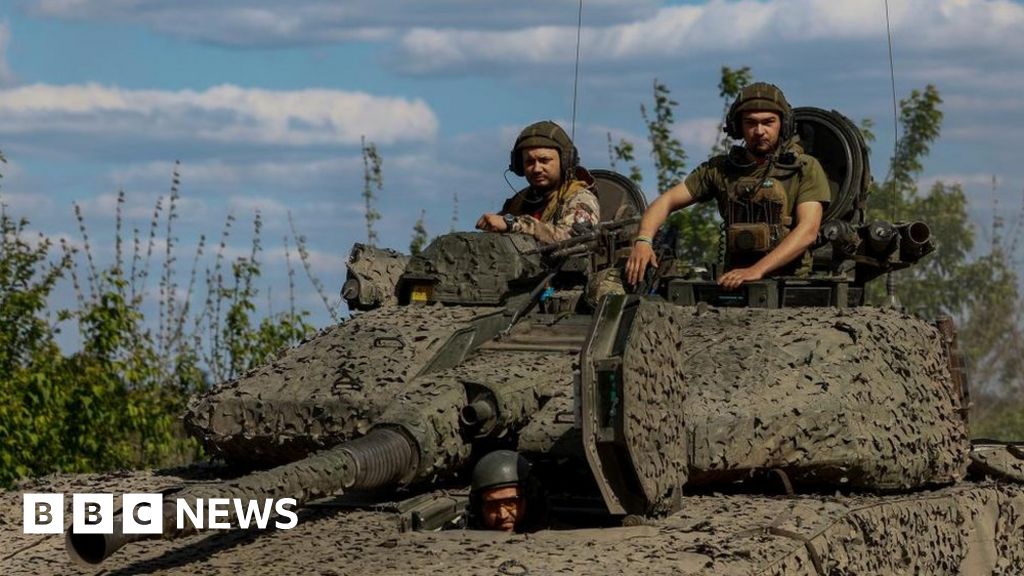 Блинкен в Украйна, за да предложи „силна увереност“, тъй като американските оръжия достигат фронтовата линия