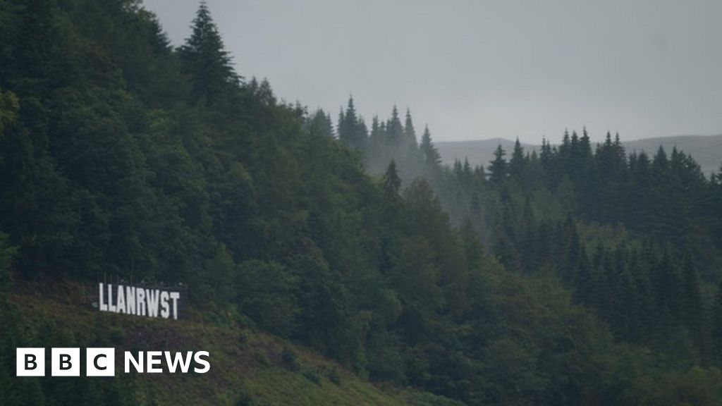 Llanrwst's Hollywood-style sign to be taken down