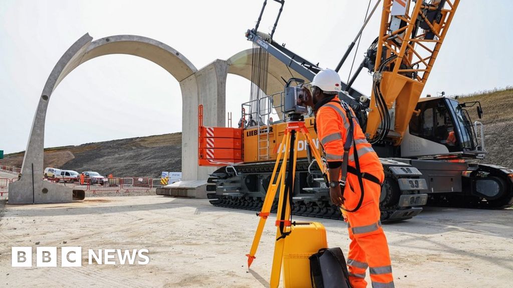 HS2: Northamptonshire village sees longest 'green' tunnel emerge 