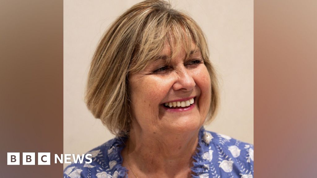 Opera singer welcomes double cochlear implant trial