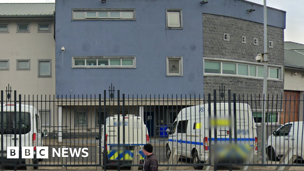 Portlaoise: Prisoners hospitalised after suspected overdose