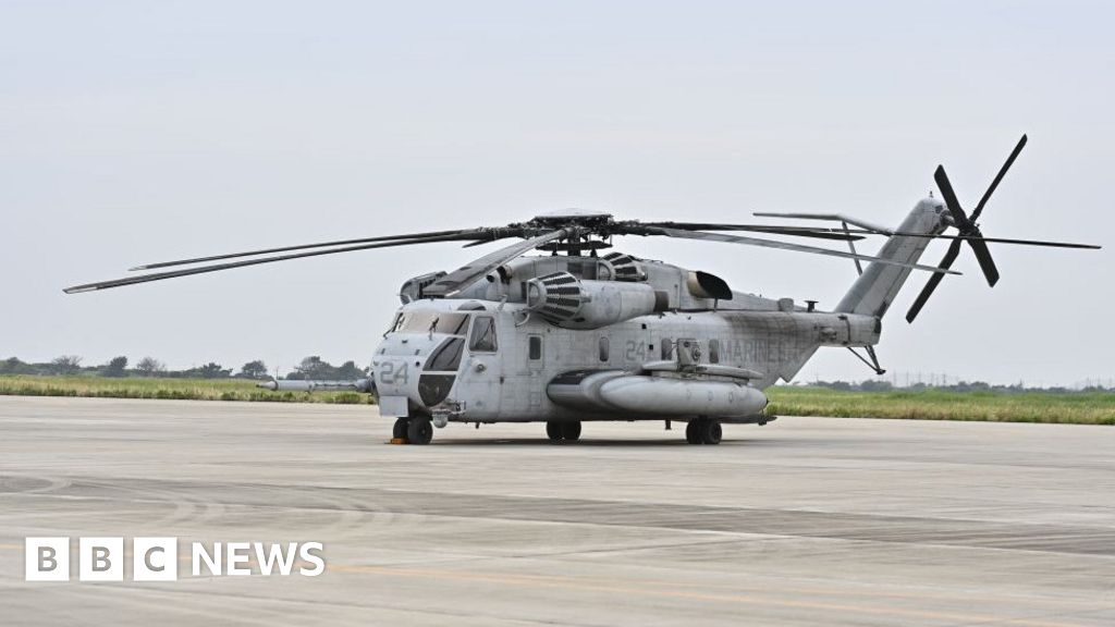 Спасителните екипи са в търсене на хеликоптер на Корпуса на