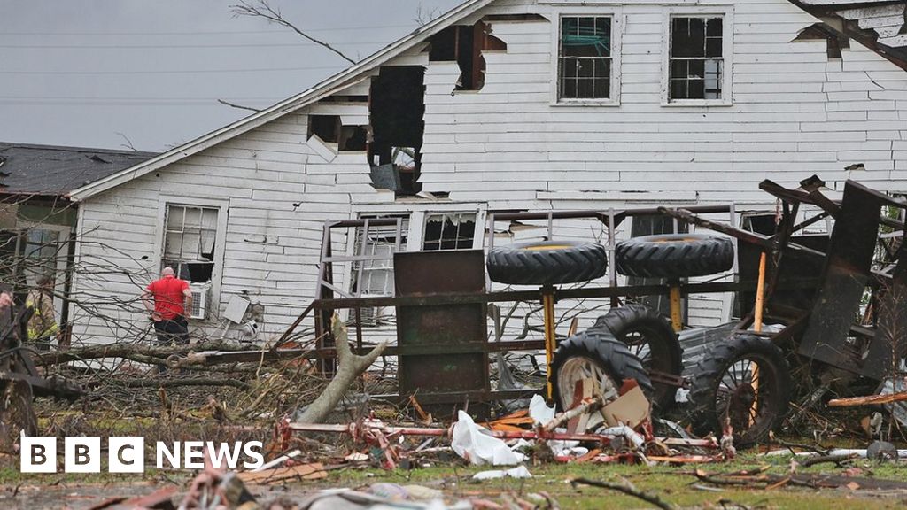 Three dead as tornadoes hit southern US BBC News