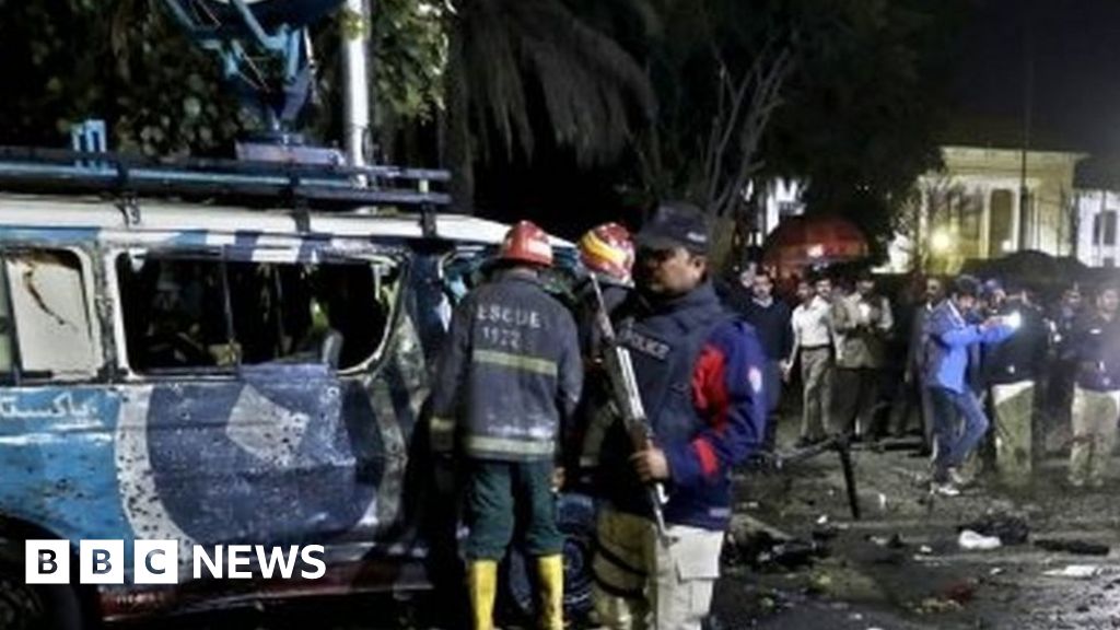 Lahore protest blast: 11 killed at Pakistan city rally - BBC News