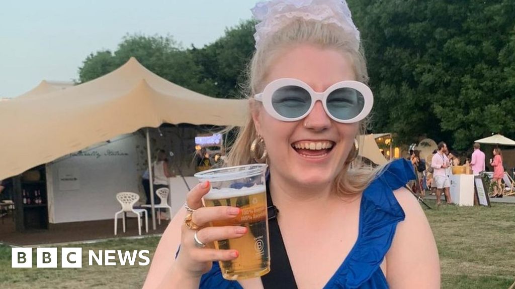 Glastonbury fashion: Festival fans turn to second-hand outfits