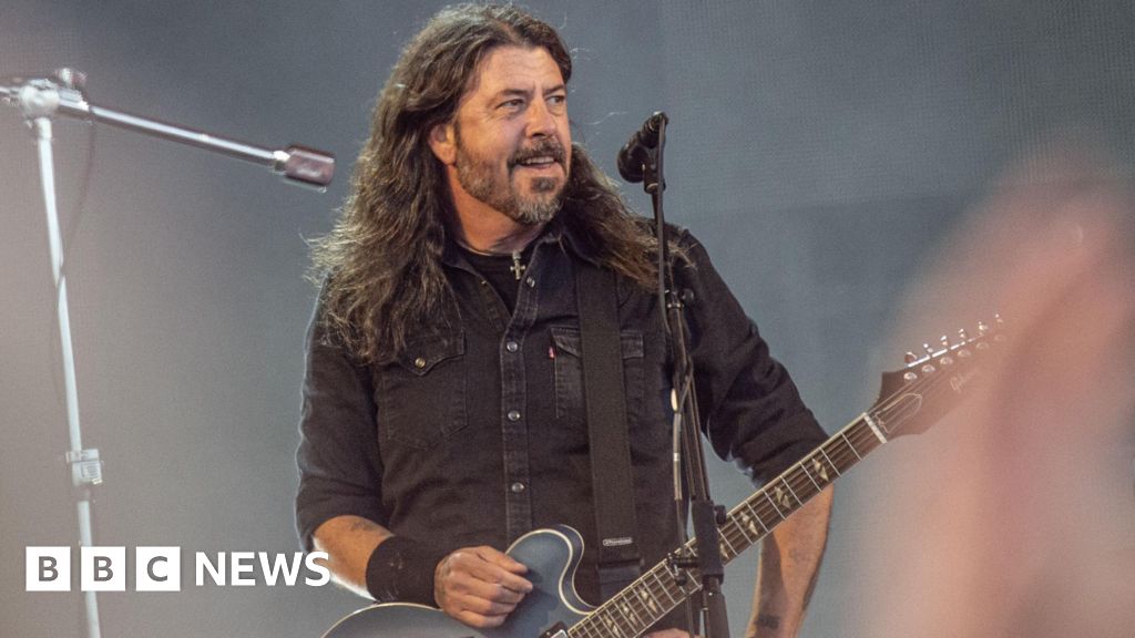 Dave Grohl admits fathering child outside of his marriage