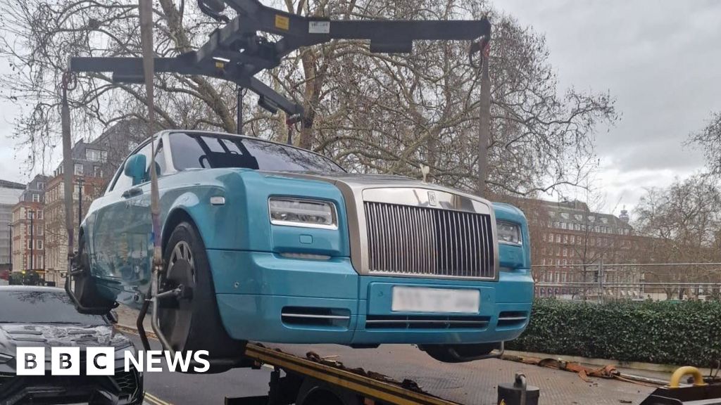 Rolls Royce towed in supercar parking 'crackdown'