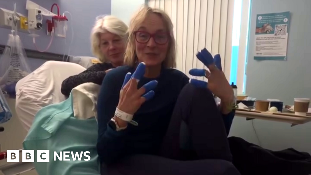 Louise Minchin taken to hospital with frostbite during Artic challenge