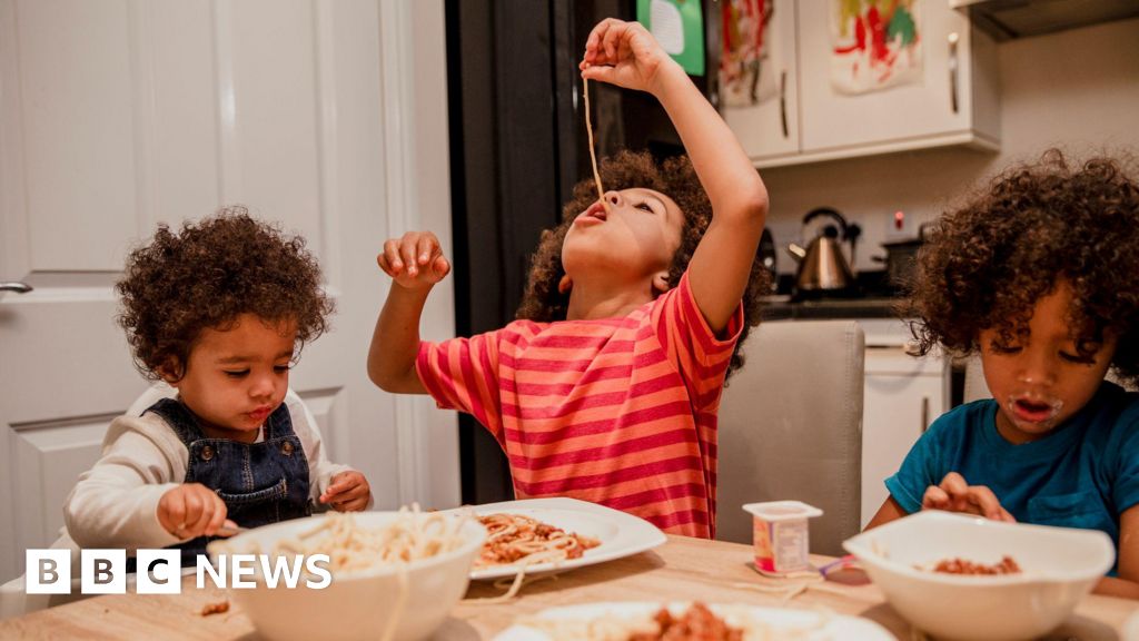 Yellow stickers and fridge hacks: How to feed children for less in the holidays