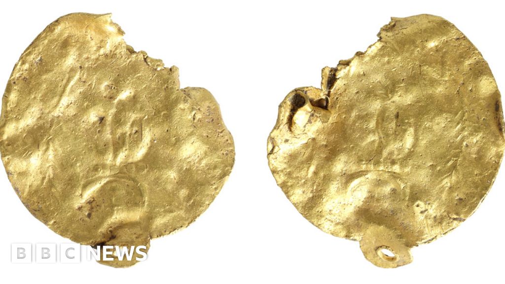 Burston detectorist finds Roman gold earring in field