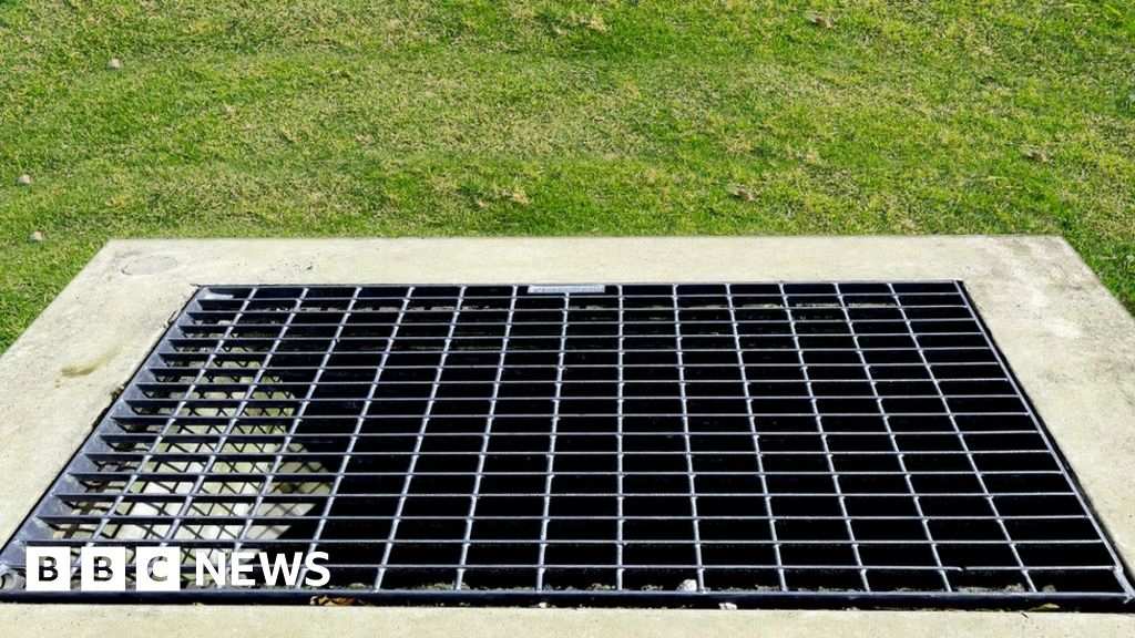Australian freed from drain after 30 hours hiding from police