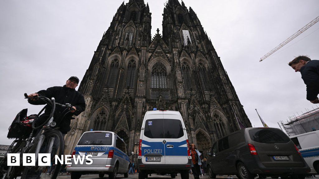 немски властите засилиха сигурността в Кьолнската катедрала след предупреждения за