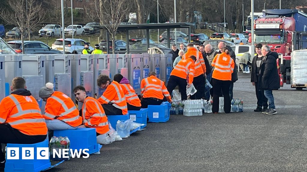 Conwy burst pipe: Thousands of homes facing weekend with no water