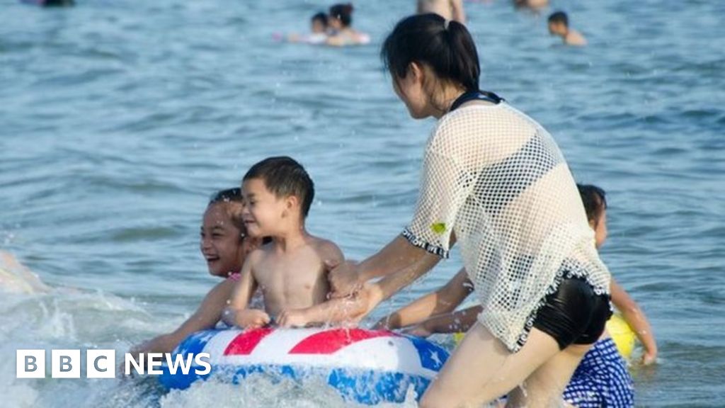 Tourists stuck in China resort city after Covid lockdown