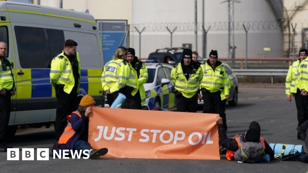 Tunnel found at Kingsbury oil depot during protests - BBC News