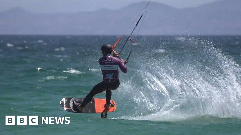 Kiteboarders take to sky in southern Spain