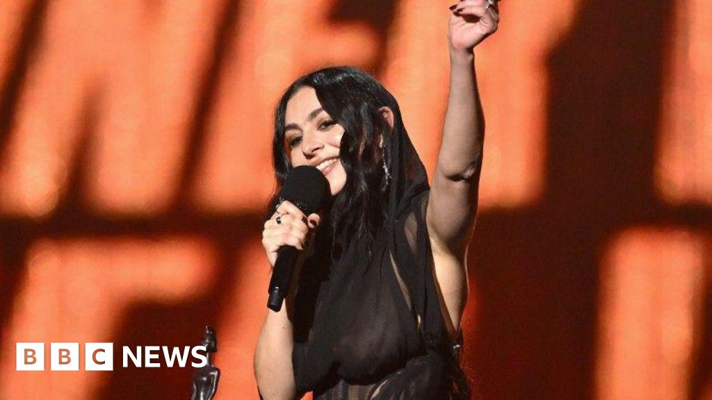 Brit Awards Go Brat As Charli XCX Menyapu Artis Terbaik dan Song of the Year