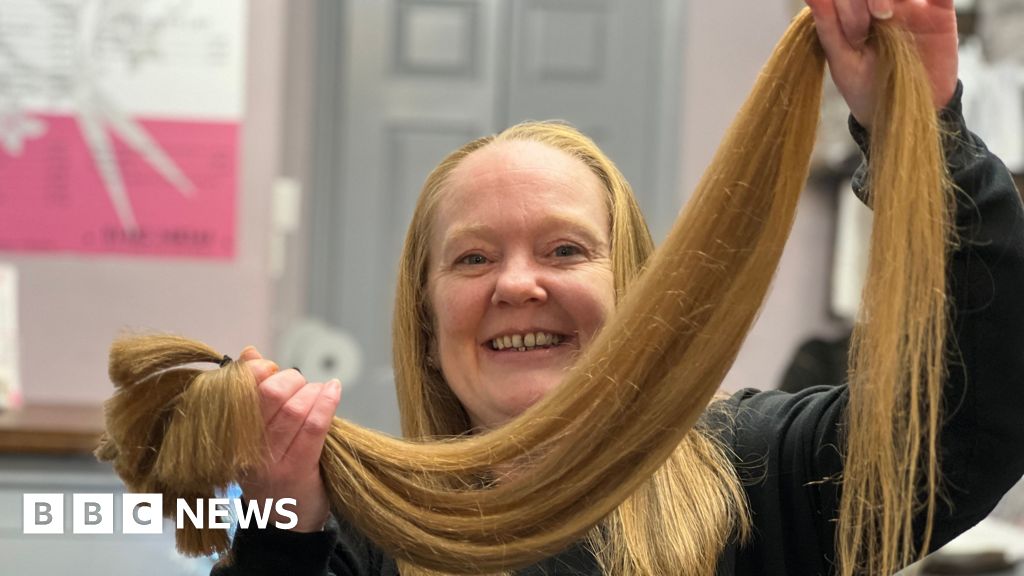 Woman gifts 41 inches of hair to The Little Princess Trust