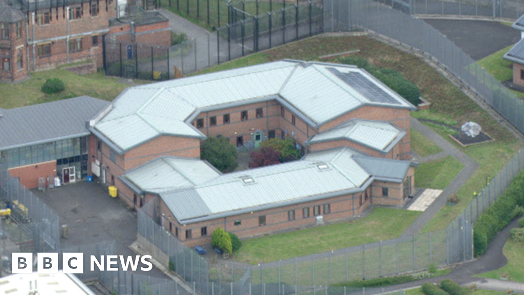 Edenfield Centre: Guidance warning after psychiatric hospital patient’s death – BBC News