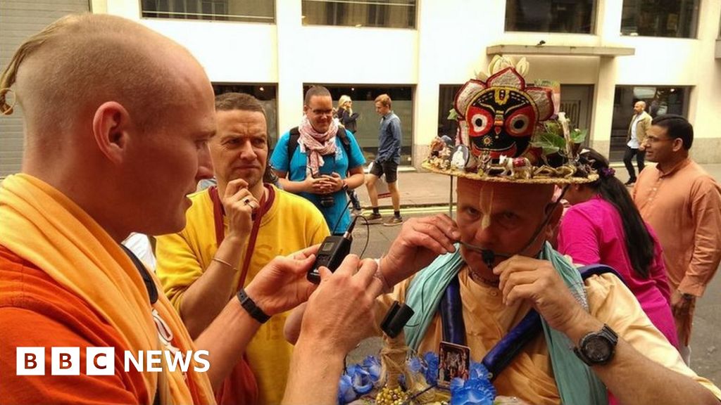 Hare Krishna devotees hand out cupcakes on 50th birthday - BBC News