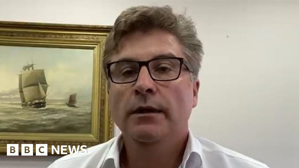 Coronavirus Australian mayor seen drinking beer fined for rule breach