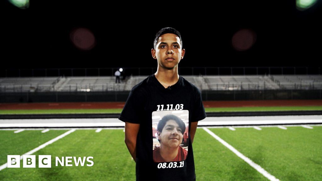 US shootings: El Paso stands defiant in aftermath of tragedy