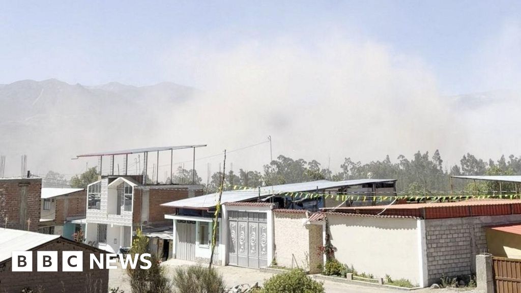 Peru earthquake damages buildings and causes power cuts