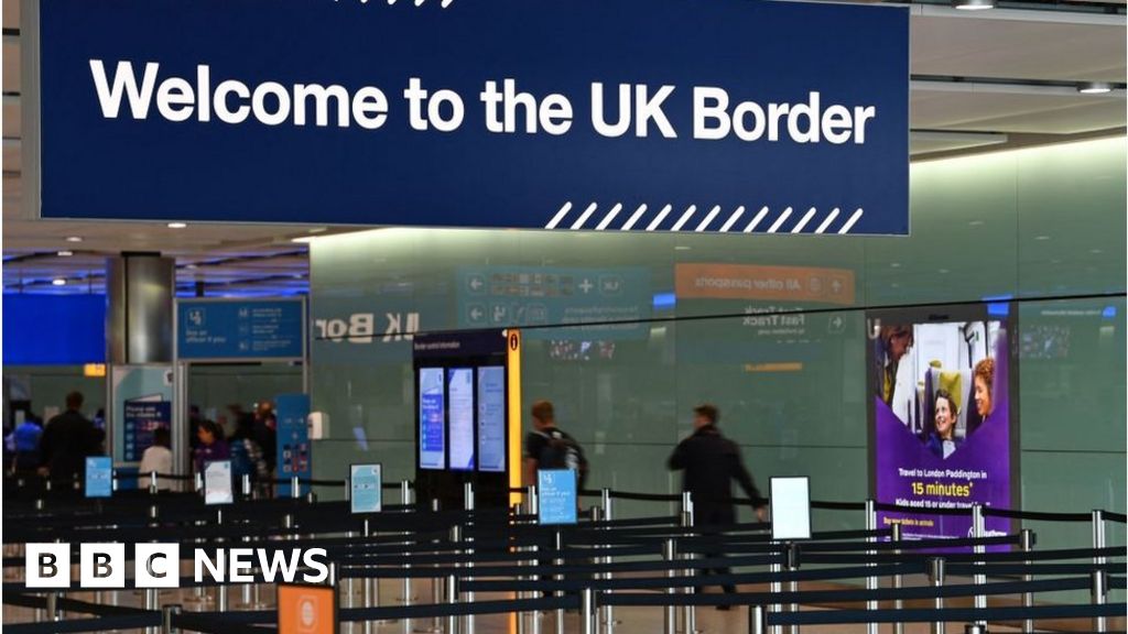 Airport strikes: Border Force staff begin Christmas walkout – BBC