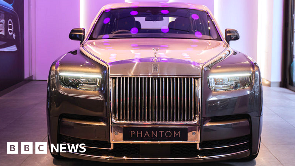 Rolls-Royce car workers win record pay package worth up to 17.6%
