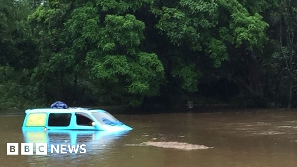 Brits rescued from flooded river 'containing crocodiles' - BBC News